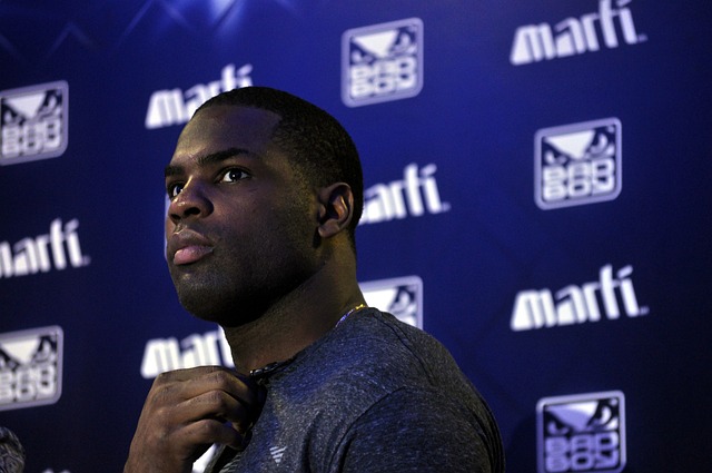 球星互换！雄鹿、快船或达成1换3交易，双方实现互赢.